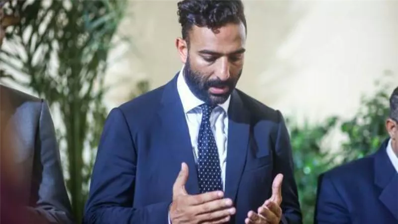 بالصور.. نجوم الرياضة والفن في عزاء والد ميدو