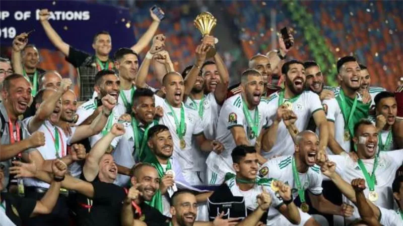 بالفيديو: عقدوا العزم وفازت الجزائر 