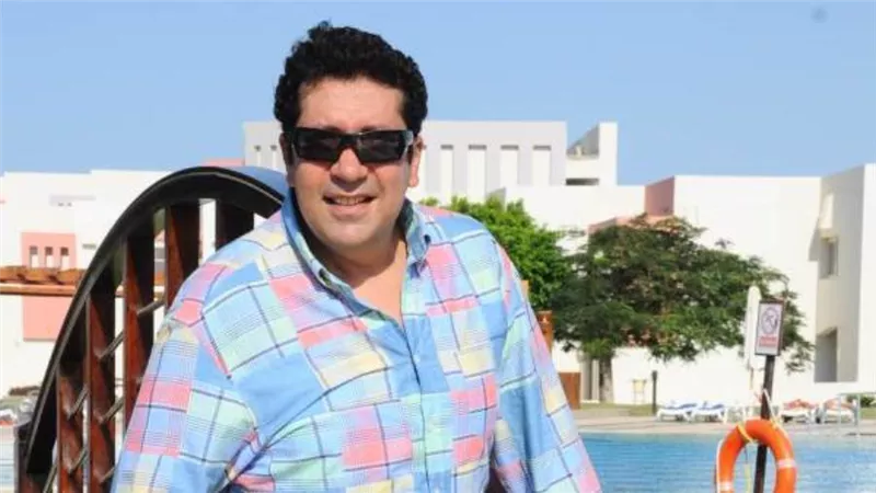 تفاصيل عودة هاني رمزي للمسرح بعد غياب 15 سنة
