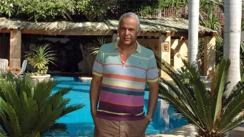 بسبب جمصة والملابس الداخلية.. ثورة «تويتر» ضد فرج عامر