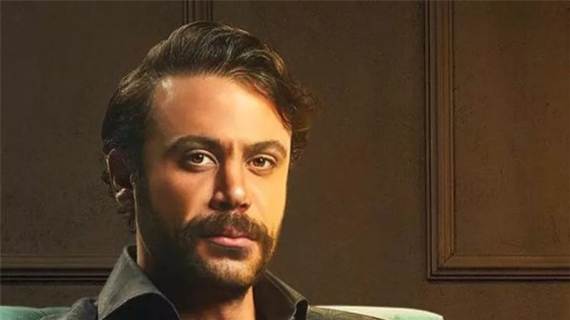 انفراد.. محمد عادل إمام بديل السقا في «أسد الصاعقة»