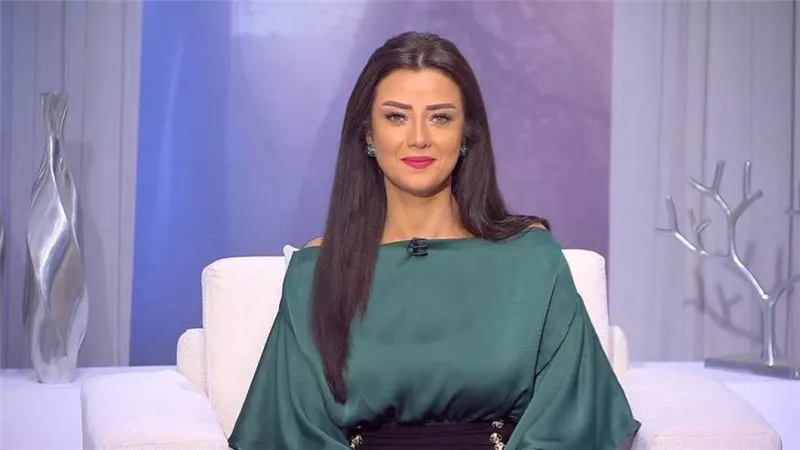 خاص .. رضوى الشربينى تدخل عالم تصميم الأزياء 