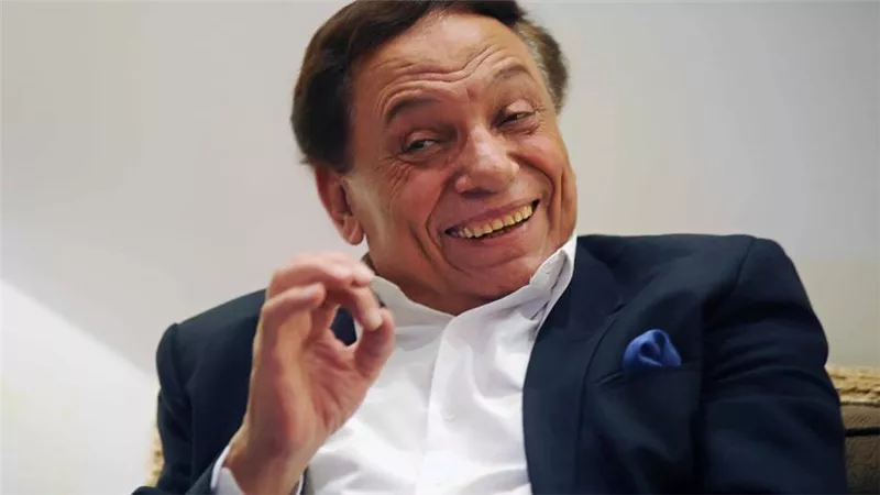 خمن .. من هو الممثل الوحيد الذي كان يضحك الزعيم عادل إمام؟