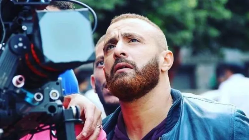 السقا يرد الجميل لتامر حسني 