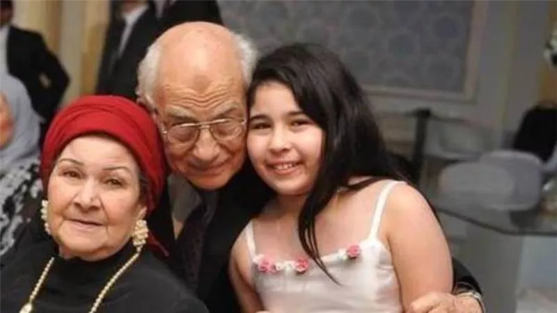 كيف دعمت زوجة رشوان توفيق بداياته الفنية؟ 