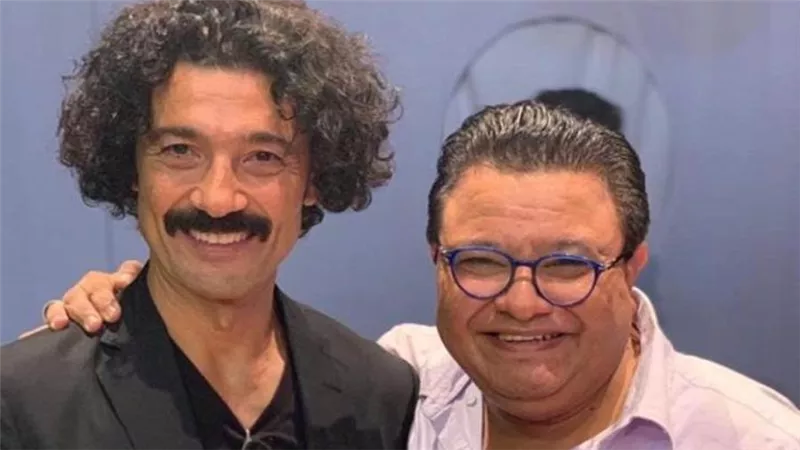 سينما مصر تهدي خالد النبوي شهادة تقدير وخالد النبوي يهديهم «بوست» علي الفيس بوك