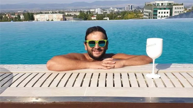 الجمهور لمصطفى خاطر: «أنت جاية تشتغلي ايه»؟ 