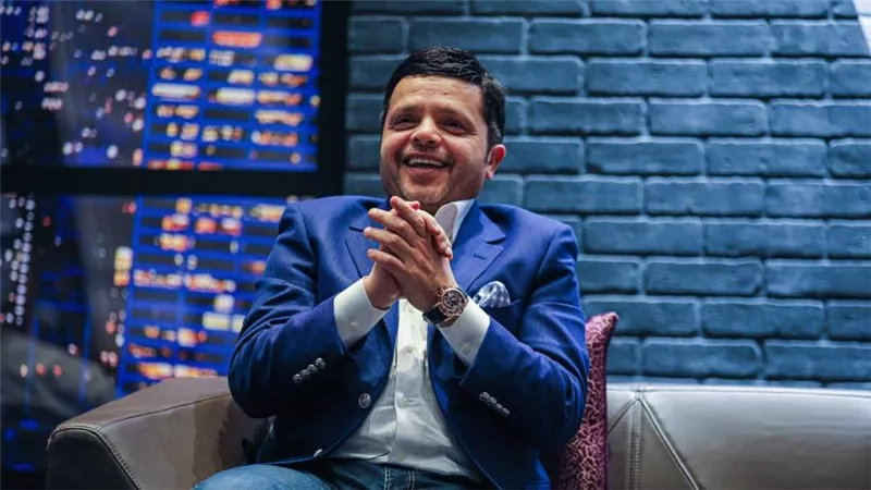 هنيدي بعد دور برد .. من أمريكا إلى الجونة