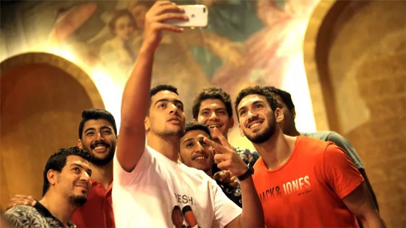 بالصور ..  إعرف رسالة أبطال العالم لـ هنيدي بعد عرض «3 أيام في الساحل»