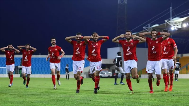 بالصور من تحت بلكونة بيته.. جمهور الأهلي يدعم مؤمن زكريا 