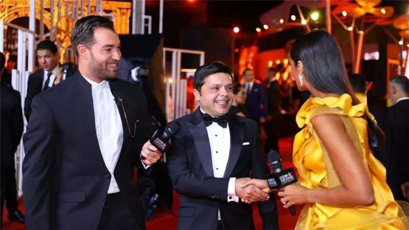 محمد هنيدي يظهر علي السجادة الحمراء لمهرجان الجونة السينمائي