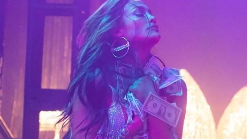 صدمة J.Lo : متزوجة من «الفلوس»