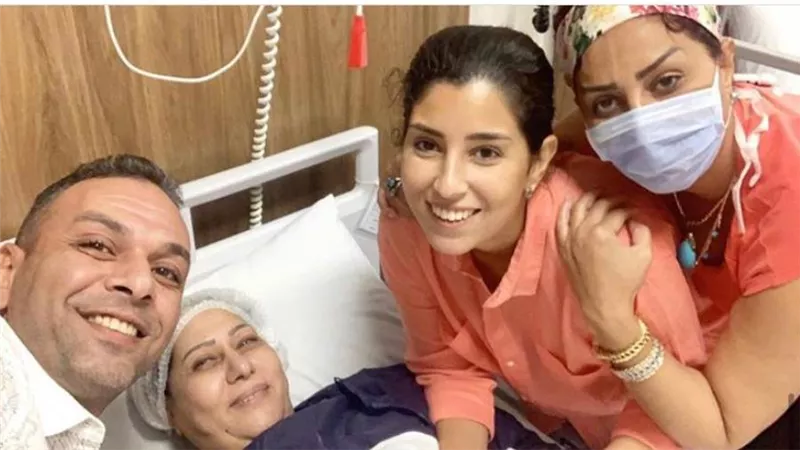 أيتن عامر  من غرفة العمليات : إدعوا لأمي 
