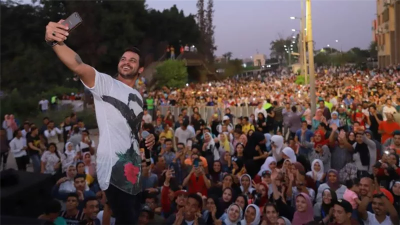 بالصور : محمد رشاد وتامر حسين يتألقان في جامعة عين شمس