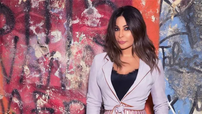 إليسا لسعد الحريري : استقيل لو عندك كرامة