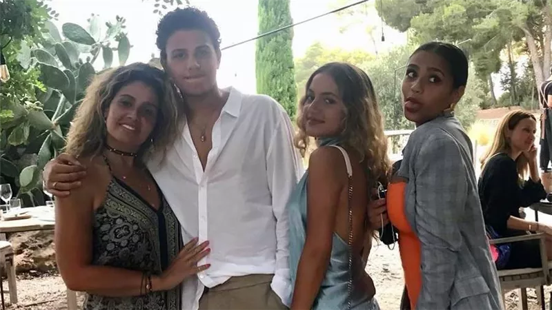 زينة عاشور مع أبناء الهضبة : وحشتوني يا أعز الناس