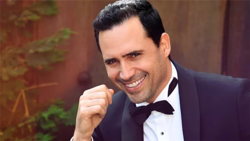 سر غياب ظافر العابدين عن حفل توزيع جوائز I Read Awards 