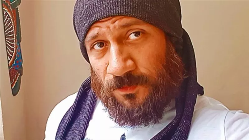 انفراد : مكي ينضم إلي «كايرو شو» بمسرحية «حزلئوم» والعرض الأول في الرياض