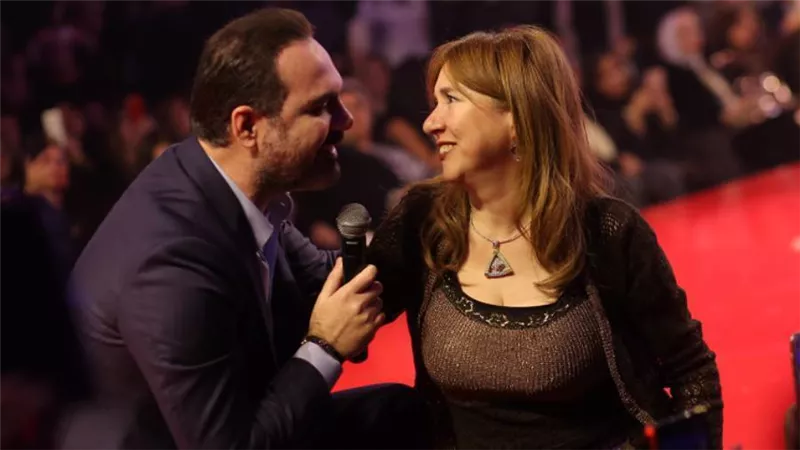 الصورة مابتكدبش .. دينا عبدالله في عشق وائل جسار 