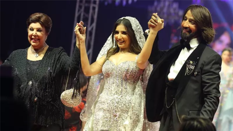 هاني البحيري يحتفل بالديفيليه رقم 100 ومي عمر ترتدي فستان ثمنه 15 مليون دولار