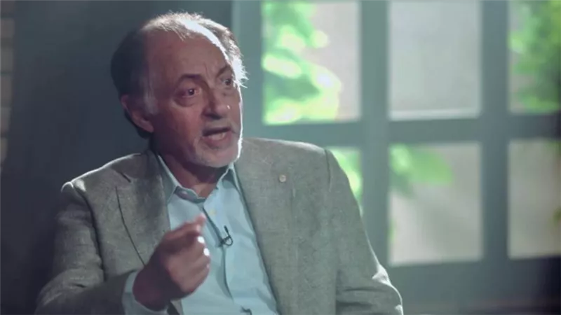 عبدالعزيز مخيون سمكري سيارات في مسلسل «البرنس»