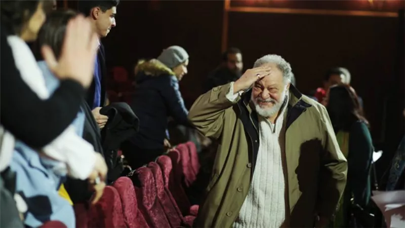 برعاية «كايرو شو».. الفخراني يُسلم جوائز شباب المسرحيين