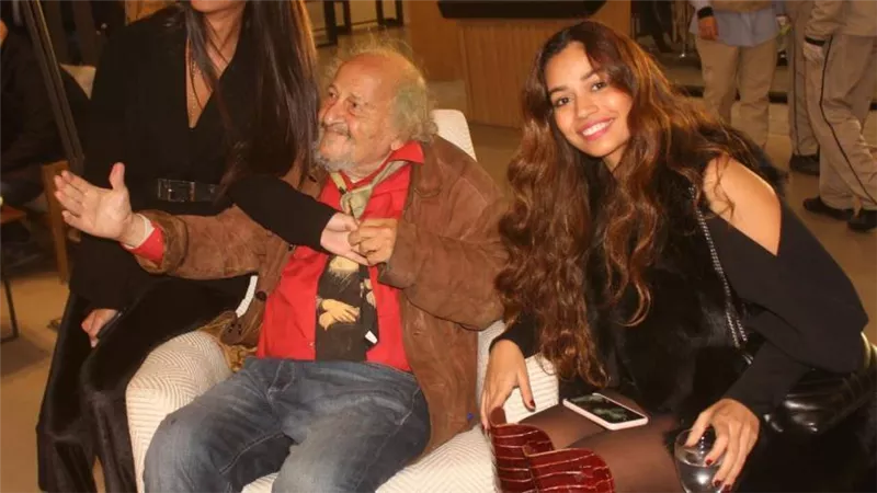 بمشاركة 60 فنانا تشكيليا .. جورج بهجوري يخطف الأضواء في معرض إعمار 