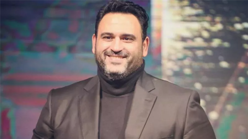 أكرم حسني : «تيمون وبومبا» سبب تأجيل «العميل صفر» لبعد العيد