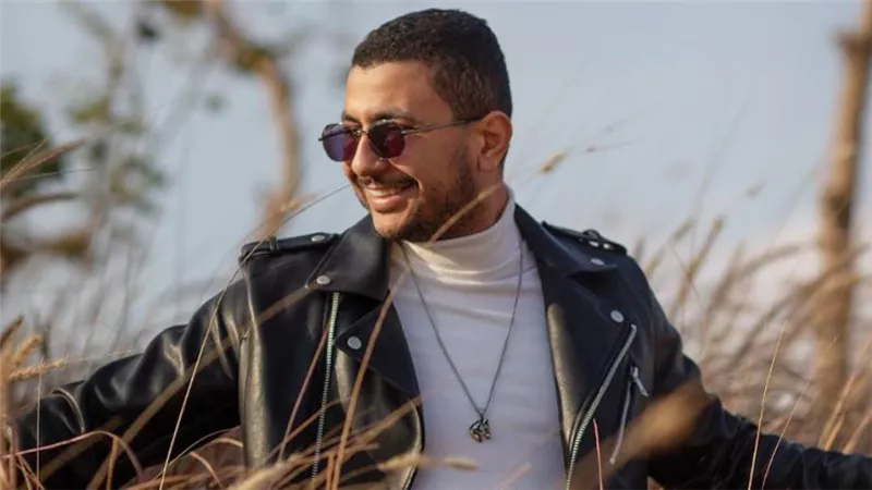 علي غزلان رداً على وصف كتابه بشعر «مرجان أحمد مرجان» : الناس بتهري