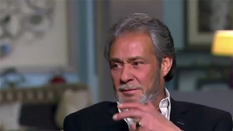بالفيديو .. أقرب أصدقاء فاروق الفيشاوي في ذكرى ميلاده : اعترف بحفيدته ومكانش غاوي مشاكل