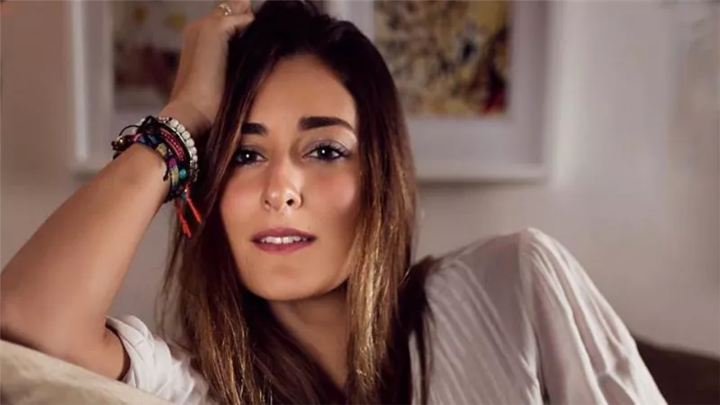 أمينة خليل تستقر على تغيير اسم مسلسلها إلى ليه لأ