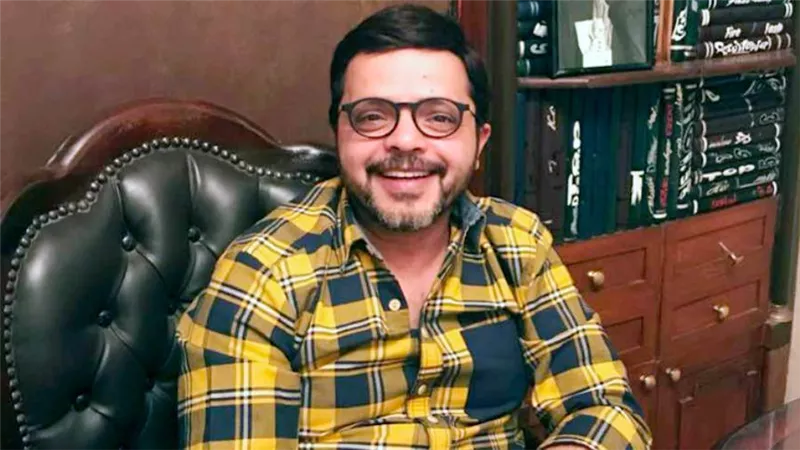 انفراد .. محمد هنيدي يستعد لمسرحية أخو البنات في سرية تامة 
