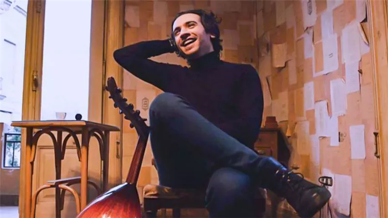 سعد العود يواجه كورونا بحفلة على سطح منزله