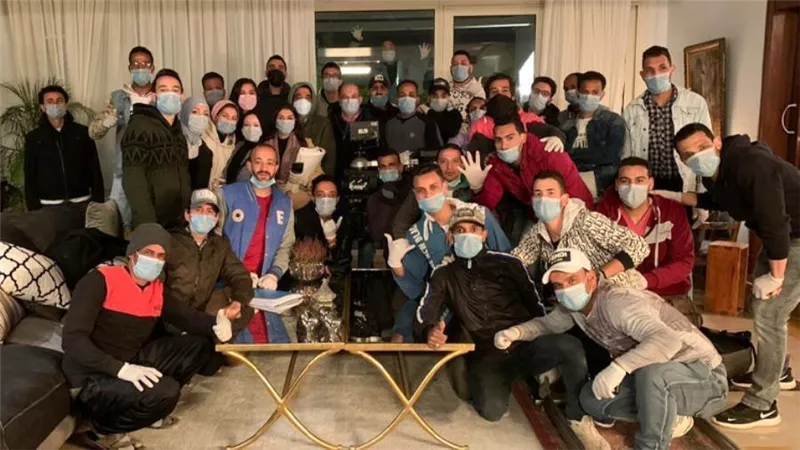 بـ الكمامة .. ريهام حجاج وأبطال «لما كنا صغيرين» يواصلون التصوير
