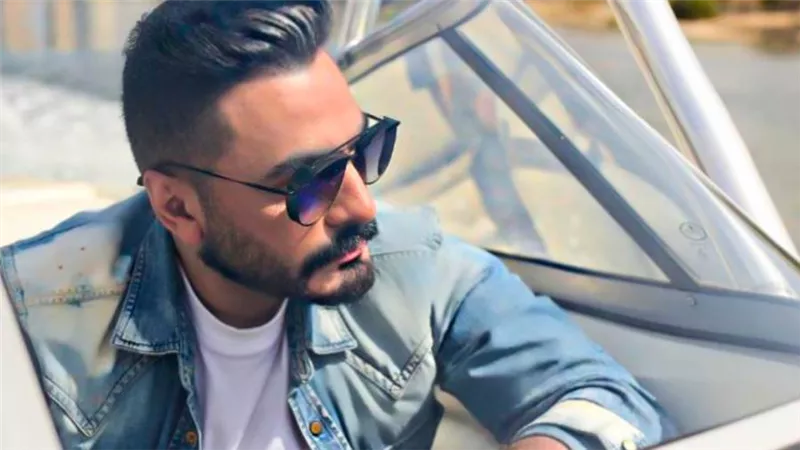 تامر حسنى يوقع مع نتفليكس لعرض فيلمه الجديد «مش أنا» 