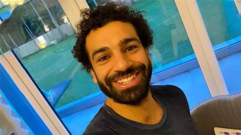 زمن الكورونا .. محمد صلاح بيغني وبيلعب رياضة وبيجيب فلوس وهوه قاعد في بيته 