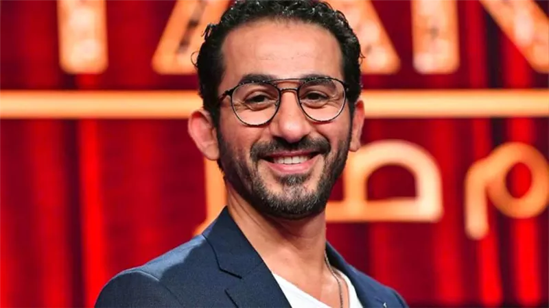 انفراد .. أحمد حلمي يقدم الجزء الثاني من «عسل أسود» على خشبة المسرح