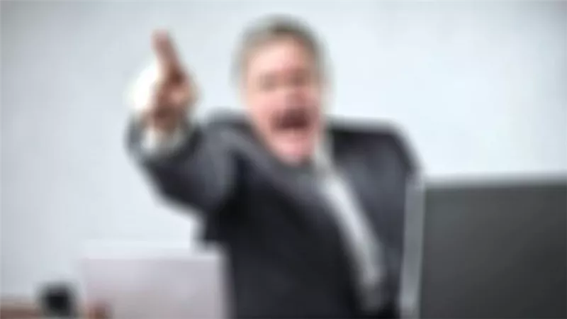 حكاية رجل الأعمال الذى سب عمه وضرب أولاده  بـ 10 بودي جارد