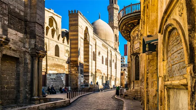 أبرزهم «كيرة والجن» و«أمل حياتي» و«يا بلدنا يا حلوة» .. شارع المعز حاضر في 3 أعمال في 2020