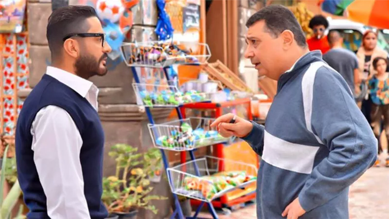 صور جديدة .. تامر حسني في كواليس فيلمه الجديد «مش أنا» مع ماجد الكدواني