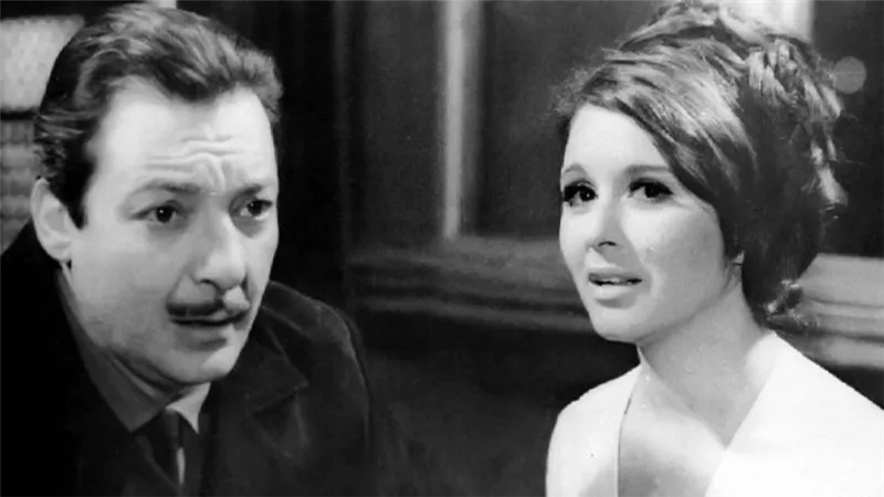 فيلم «غروب وشروق» ..  قصة سحل سعاد حسني في الشارع ووسط الناس بملابس النوم