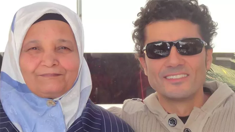 خالد النبوي يحيي الذكرى الثانية لوفاة والدته بصورة معها على إنستجرام