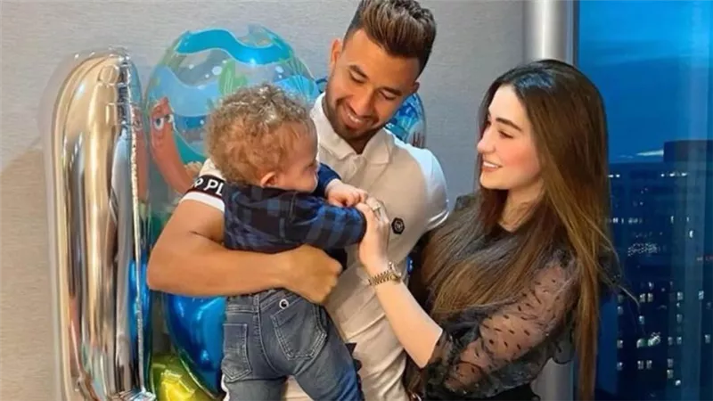 محمود تريزيجيه يحتفل مع زوجته بالعام الأول لابنهما يَزَن