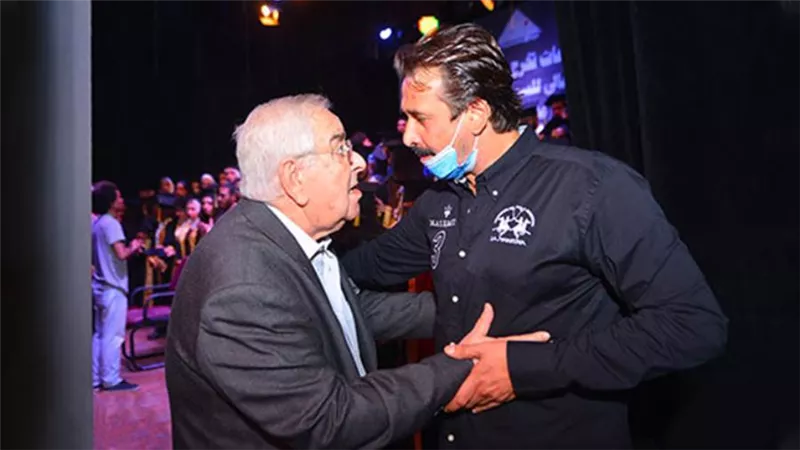 المخرج محمد عبدالعزيز في حفل تكريمه بأكاديمية الفنون : ميزة ابني كريم إنه متنوع في أدواره