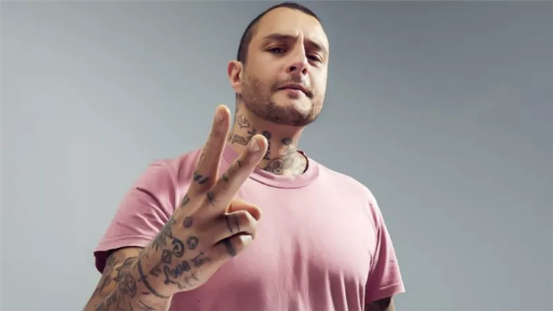 أحمد الفيشاوي : سأصور كليب نمبر 2 الأسبوع المقبل وأشارك في إخراجه
