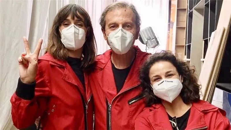 صور .. الكمامات تسيطر على كواليس تصوير الموسم الخامس والأخير من La Casa De Papel