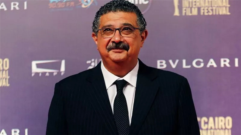 ماجد الكدواني سائق أوبر في حكاية فرق توقيت ضمن أحداث مسلسل نمرة اتنين