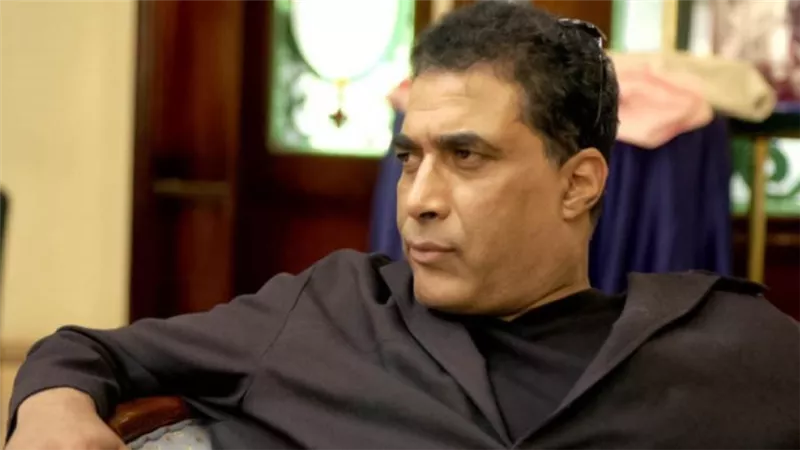 السبب الحقيقي وراء بيع أحمد زكي سيارته في فيلم أيام السادات