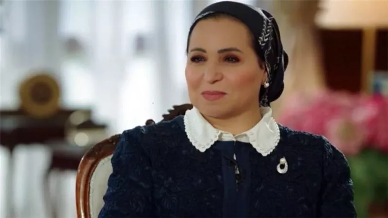 السيدة إنتصار السيسي لـ إسعاد يونس : الرئيس  رجل مختلف ومهذب وهو من علمني الطبخ في بداية زواجنا 