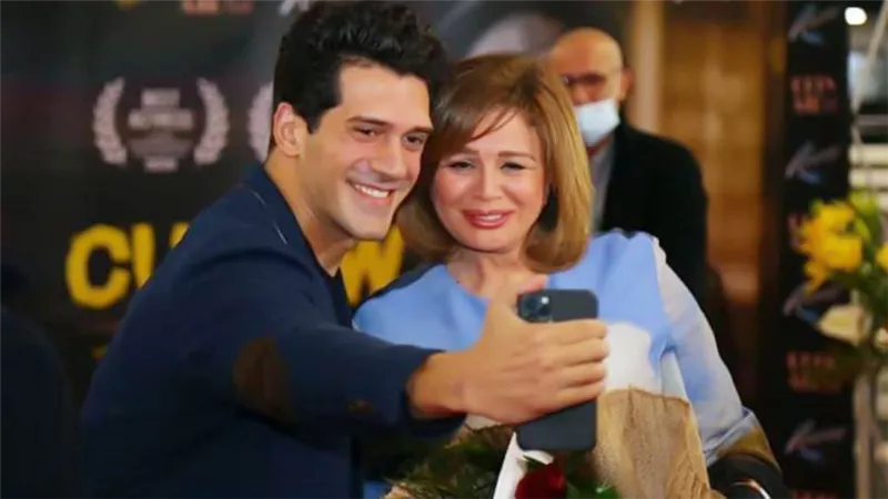 صناع فيلم حظر تجول يحتفلون بالعرض الخاص الثاني وغياب أمينة خليل 